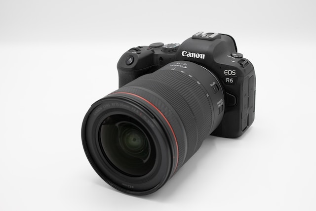 Featured mirrorless camera listing